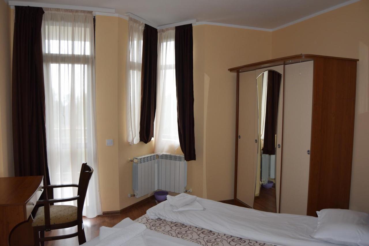 בורובץ Persey Flora Apartments מראה חיצוני תמונה