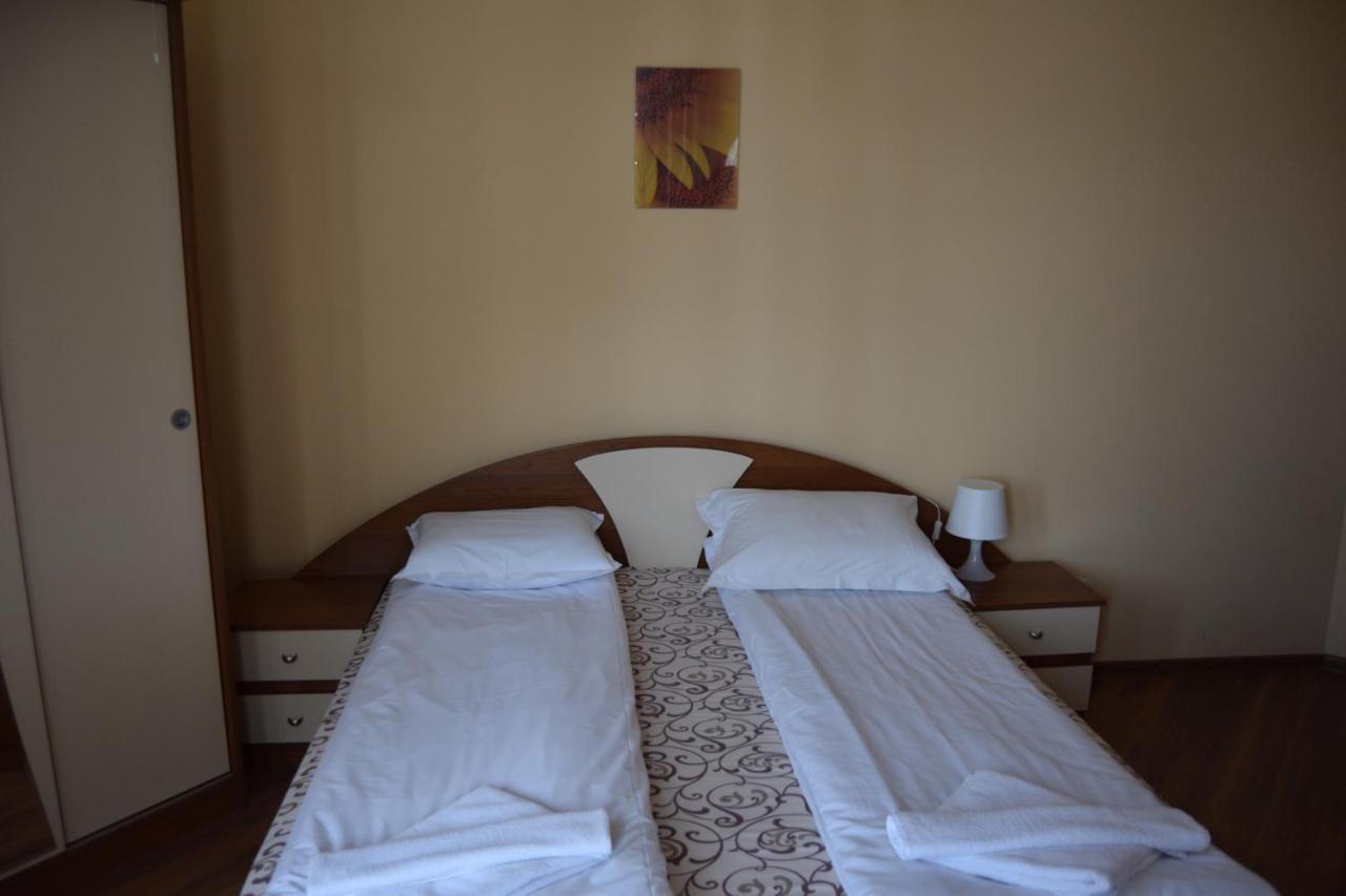 בורובץ Persey Flora Apartments מראה חיצוני תמונה