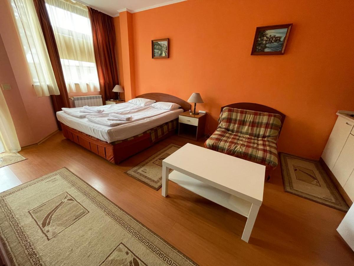 בורובץ Persey Flora Apartments מראה חיצוני תמונה