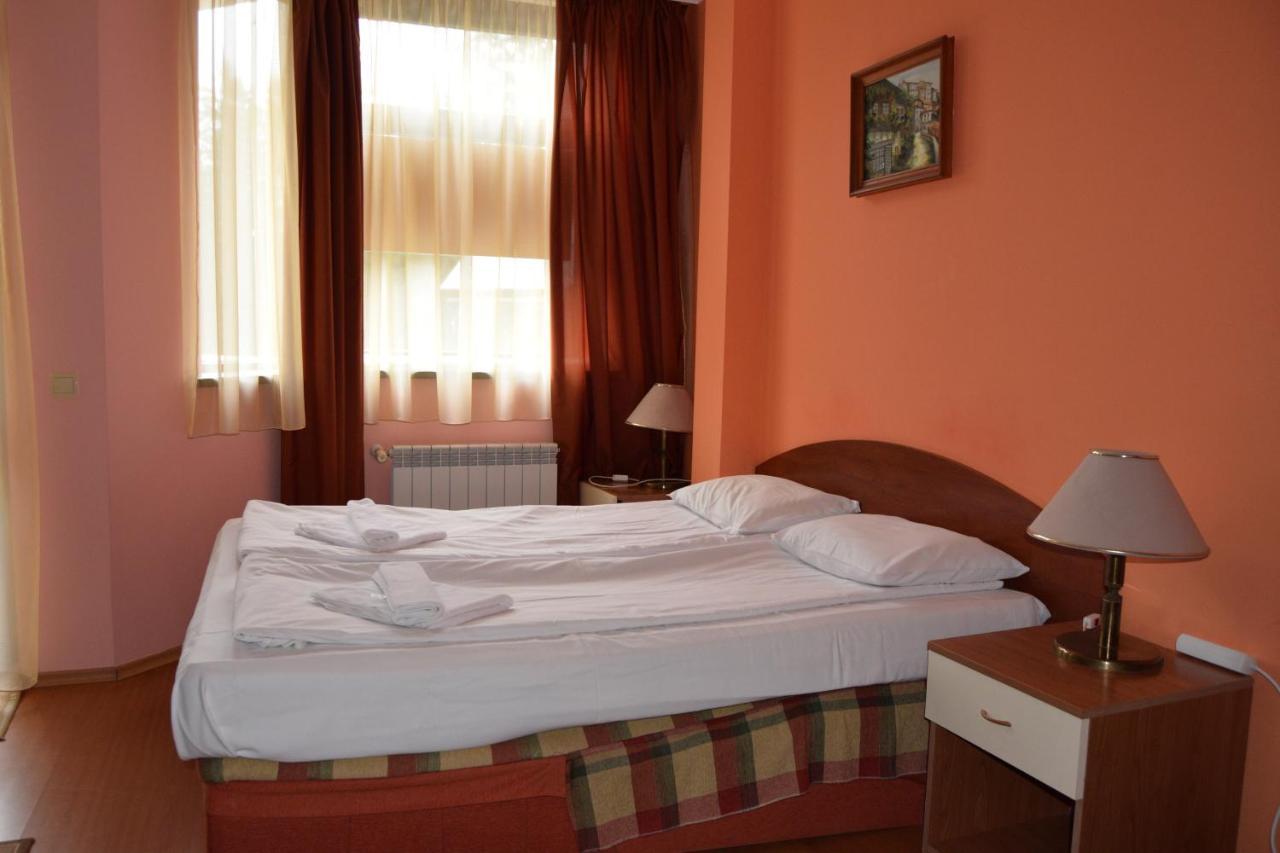 בורובץ Persey Flora Apartments מראה חיצוני תמונה