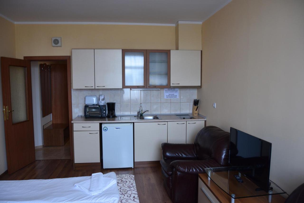 בורובץ Persey Flora Apartments מראה חיצוני תמונה