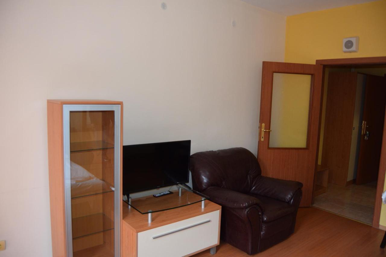 בורובץ Persey Flora Apartments מראה חיצוני תמונה