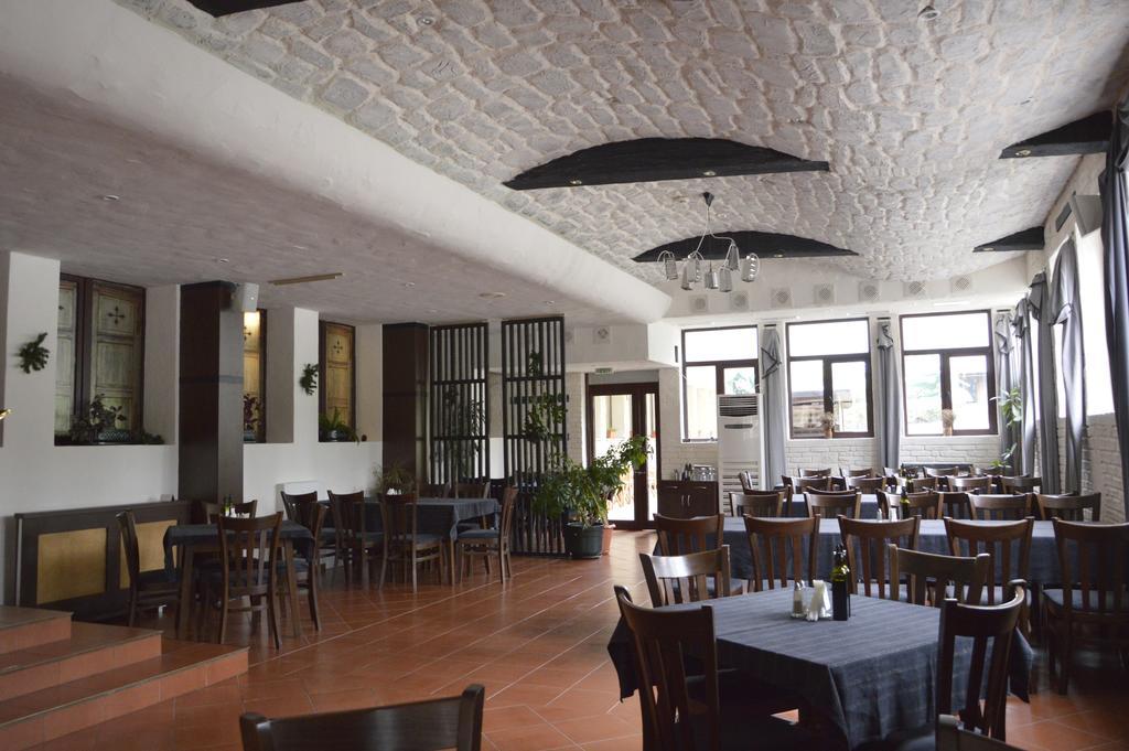בורובץ Persey Flora Apartments מראה חיצוני תמונה