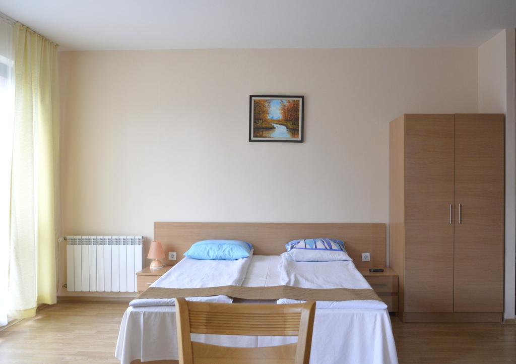 בורובץ Persey Flora Apartments מראה חיצוני תמונה