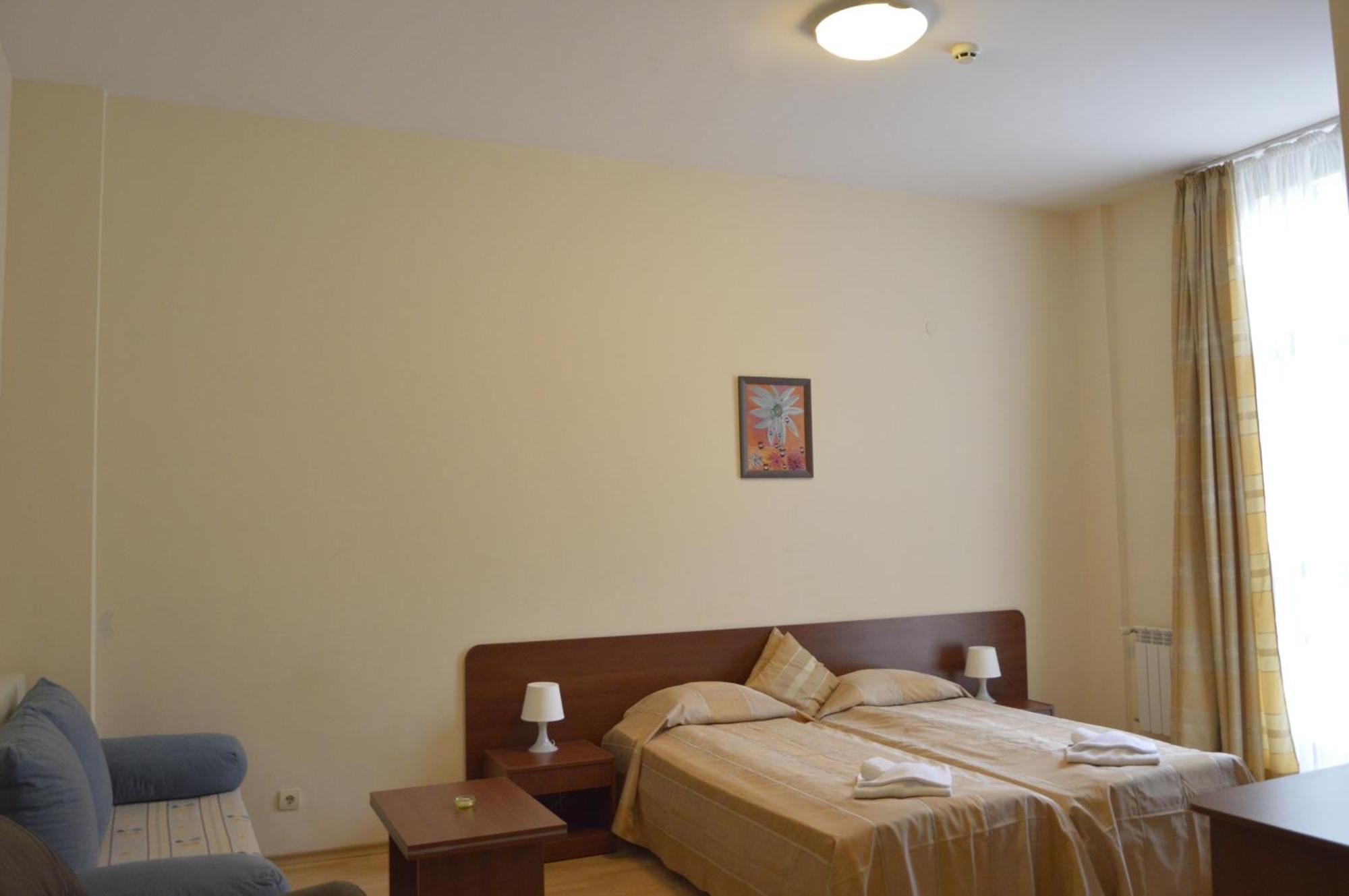 בורובץ Persey Flora Apartments מראה חיצוני תמונה