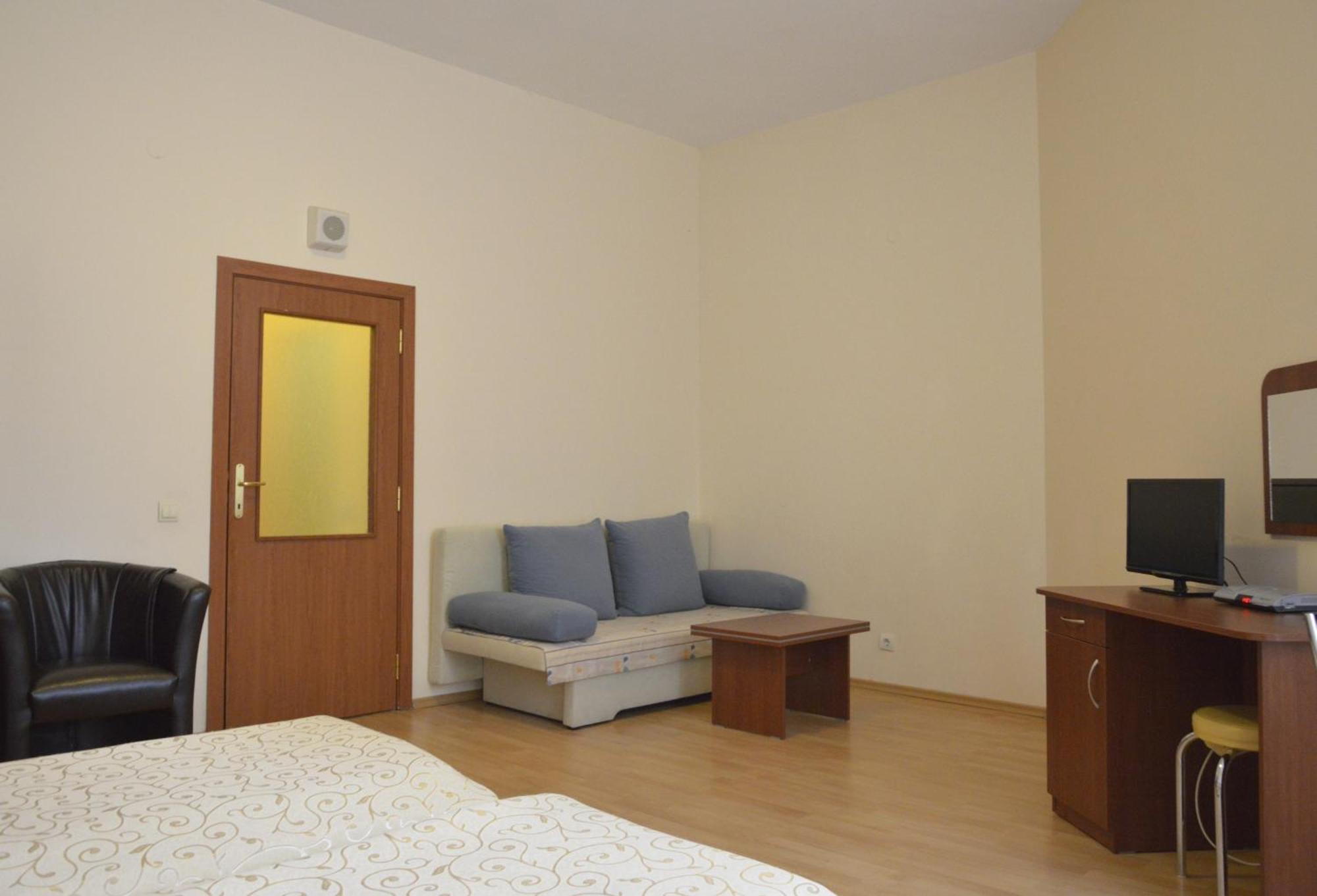 בורובץ Persey Flora Apartments מראה חיצוני תמונה