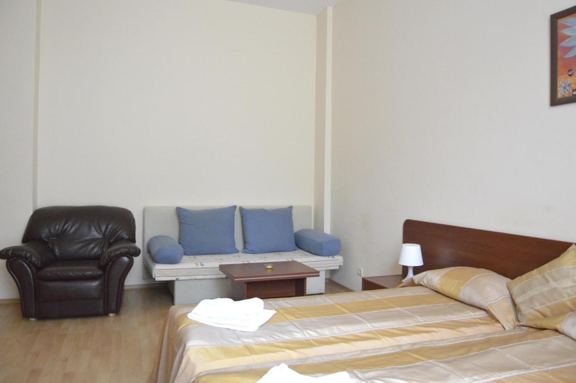 בורובץ Persey Flora Apartments מראה חיצוני תמונה
