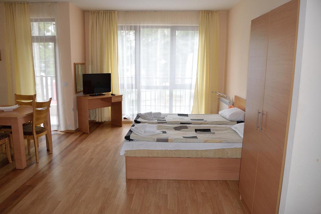 בורובץ Persey Flora Apartments חדר תמונה