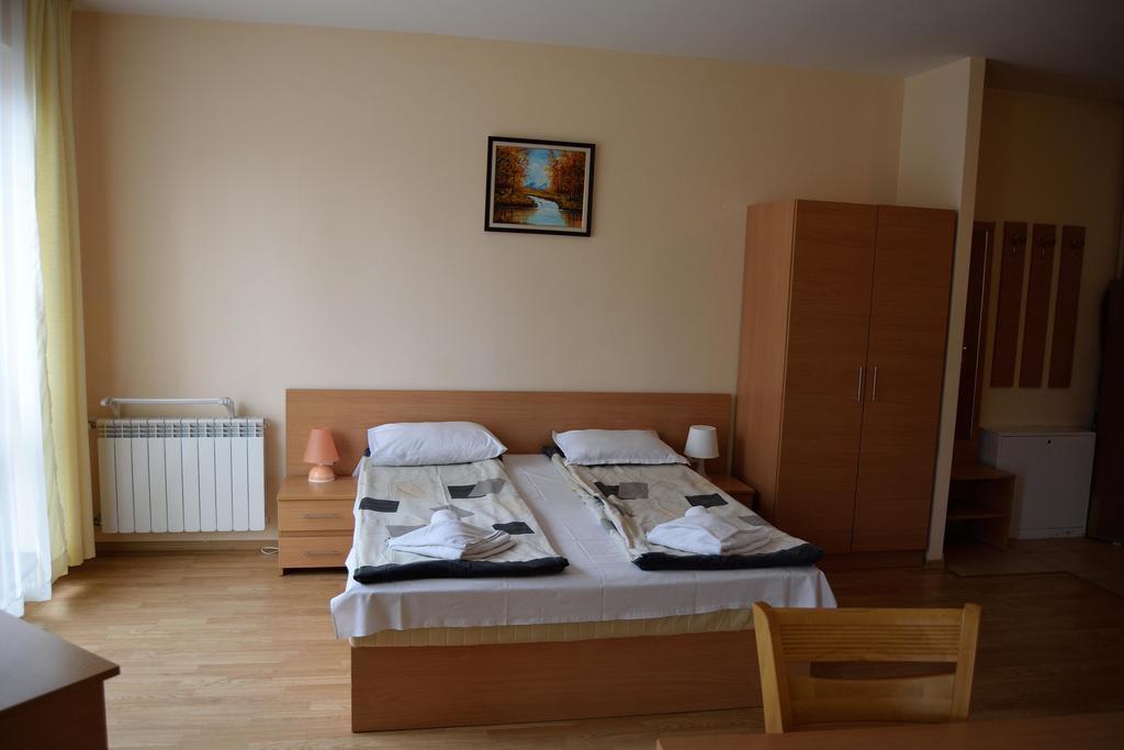 בורובץ Persey Flora Apartments מראה חיצוני תמונה