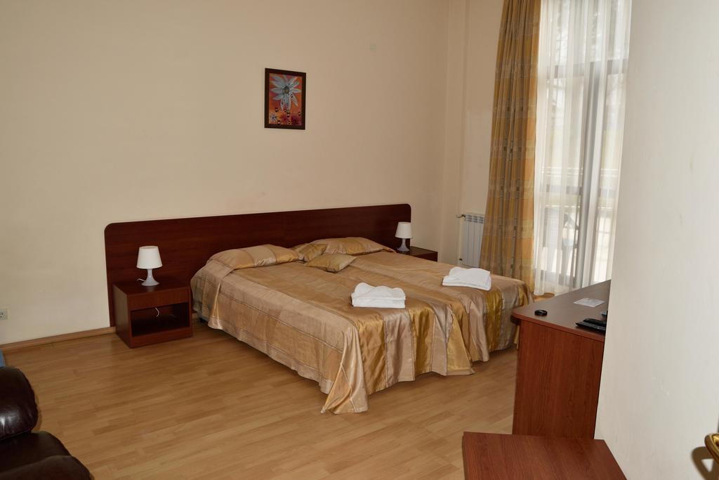 בורובץ Persey Flora Apartments חדר תמונה